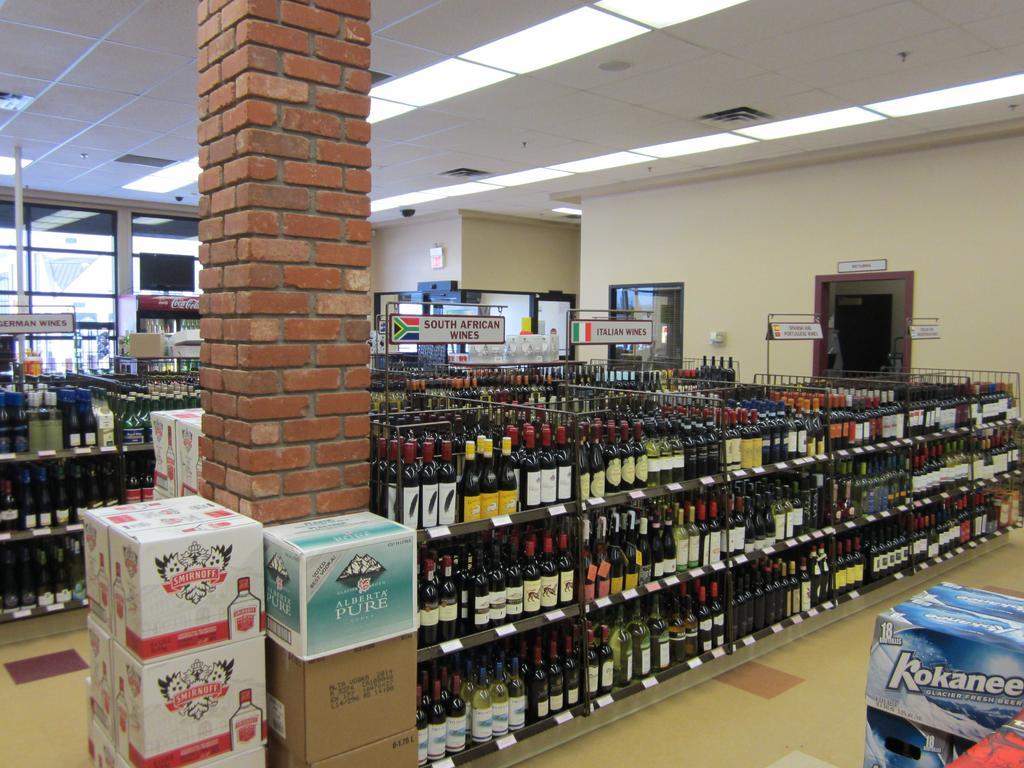 Woodlands Inn & Suites Fort Nelson Εξωτερικό φωτογραφία