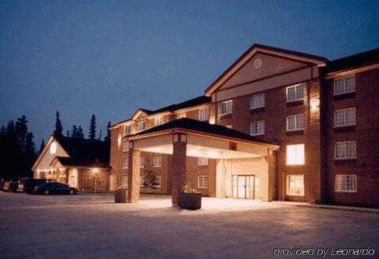 Woodlands Inn & Suites Fort Nelson Εξωτερικό φωτογραφία