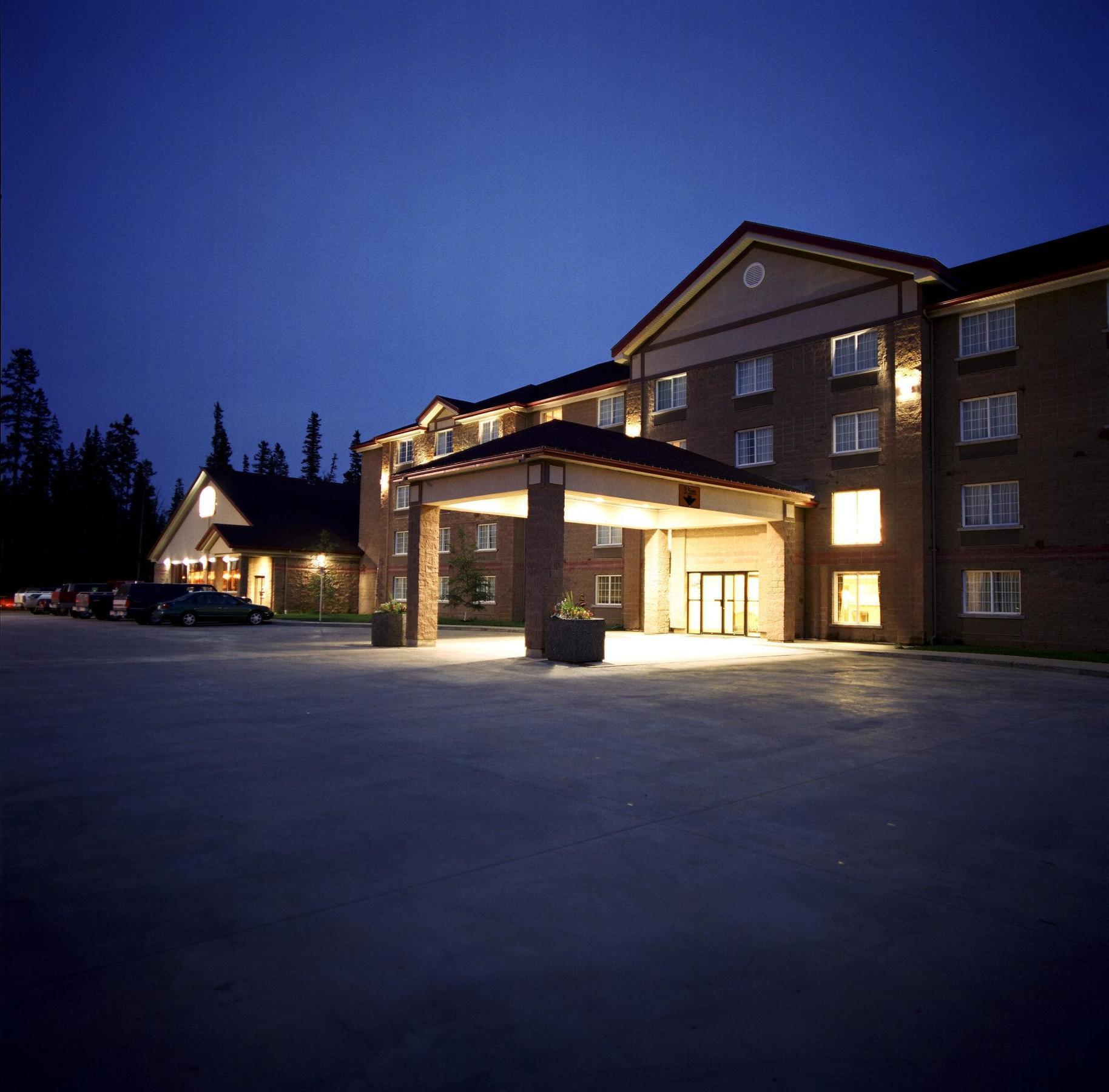 Woodlands Inn & Suites Fort Nelson Εξωτερικό φωτογραφία