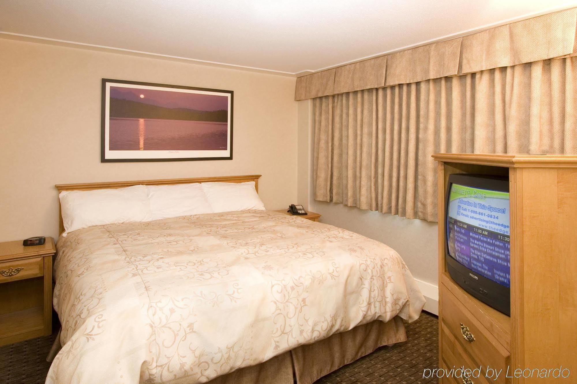 Woodlands Inn & Suites Fort Nelson Δωμάτιο φωτογραφία