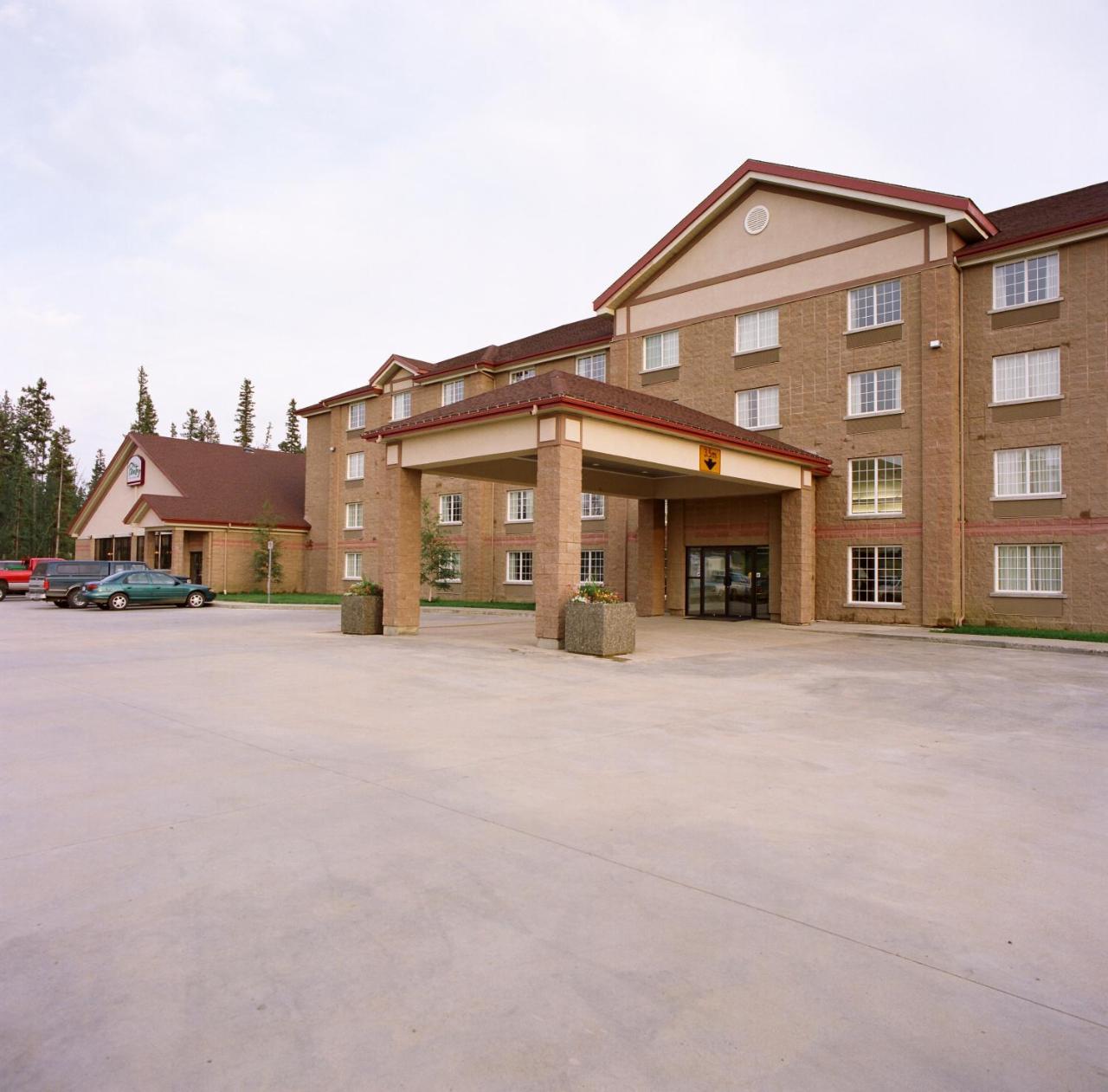 Woodlands Inn & Suites Fort Nelson Εξωτερικό φωτογραφία