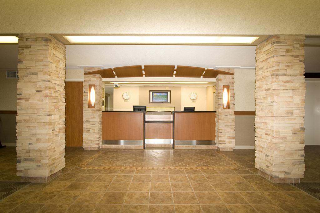 Woodlands Inn & Suites Fort Nelson Εξωτερικό φωτογραφία
