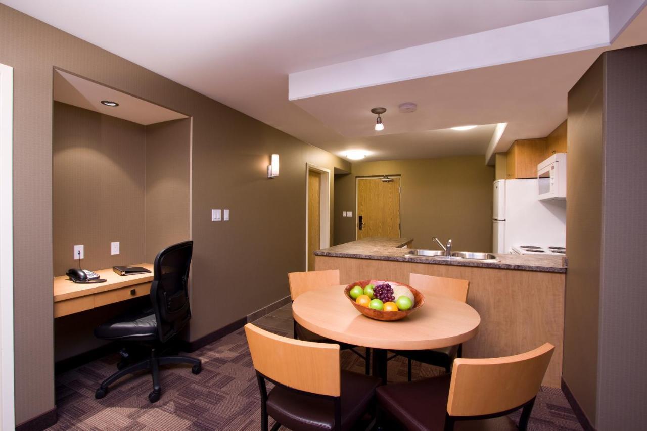 Woodlands Inn & Suites Fort Nelson Εξωτερικό φωτογραφία