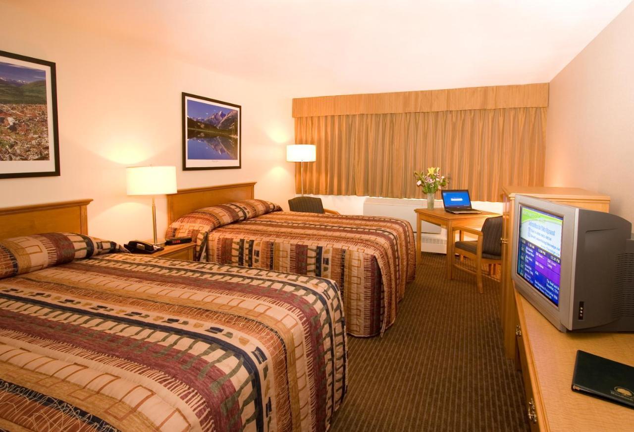 Woodlands Inn & Suites Fort Nelson Δωμάτιο φωτογραφία