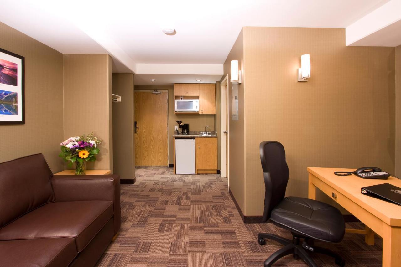 Woodlands Inn & Suites Fort Nelson Εξωτερικό φωτογραφία